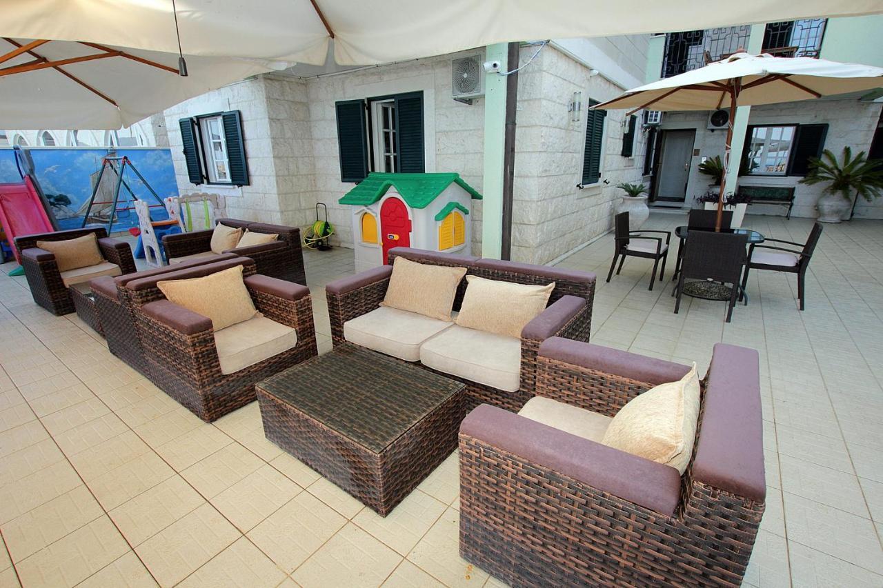 Studio Apartman Sveti Stefan Apartment Exterior foto