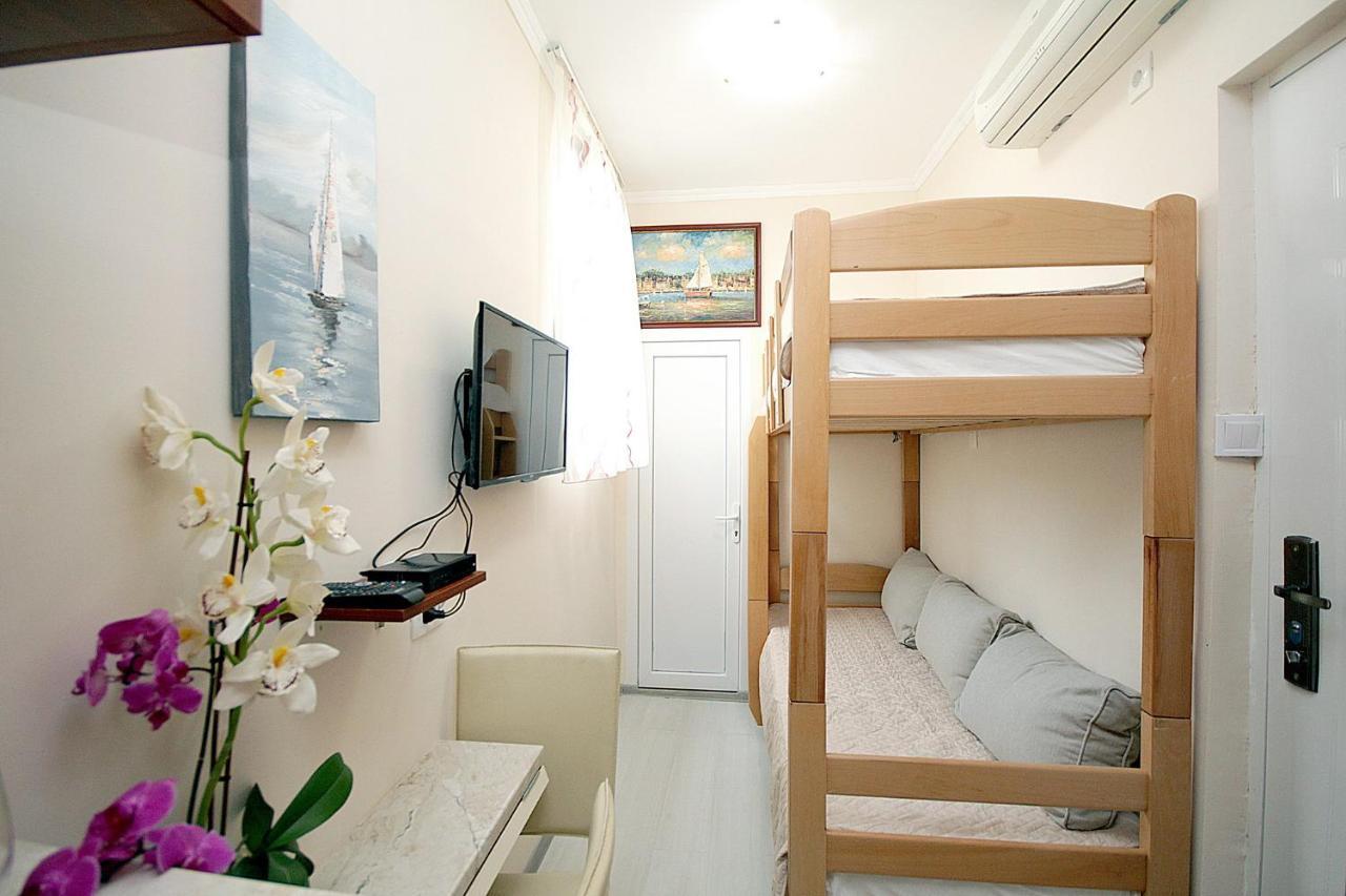 Studio Apartman Sveti Stefan Apartment Exterior foto